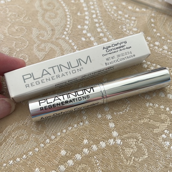 Beauticontrol, Two Platinum Regeneration Age-Defying concealers medium color NIB - Picture 2 of 5
